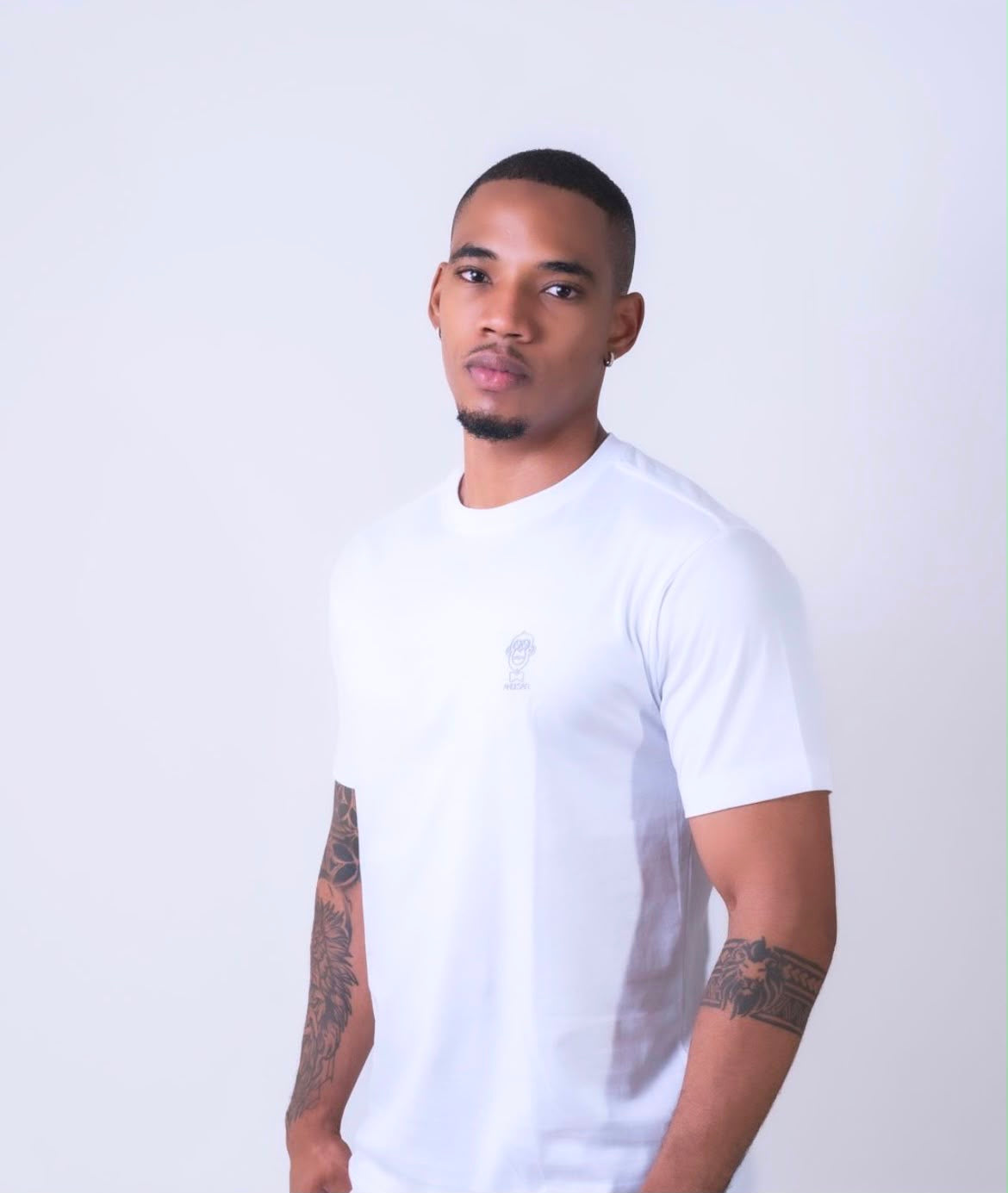 Camiseta Essential white